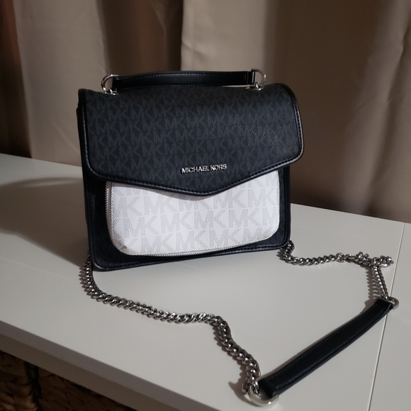 Michael Kors Handbags - Michael Kors Crossbody